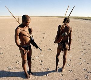 Khoisanmannen op jacht