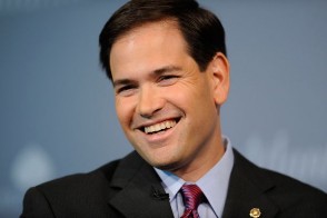 Marco Rubio, senator voor Florida, wordt door sommigen reeds als Republikeinse presidentskandidaat getipt. Als zoon van een Cubaanse moeder zou hij in staat zijn meer spaanstalige kiezers aan te spreken.